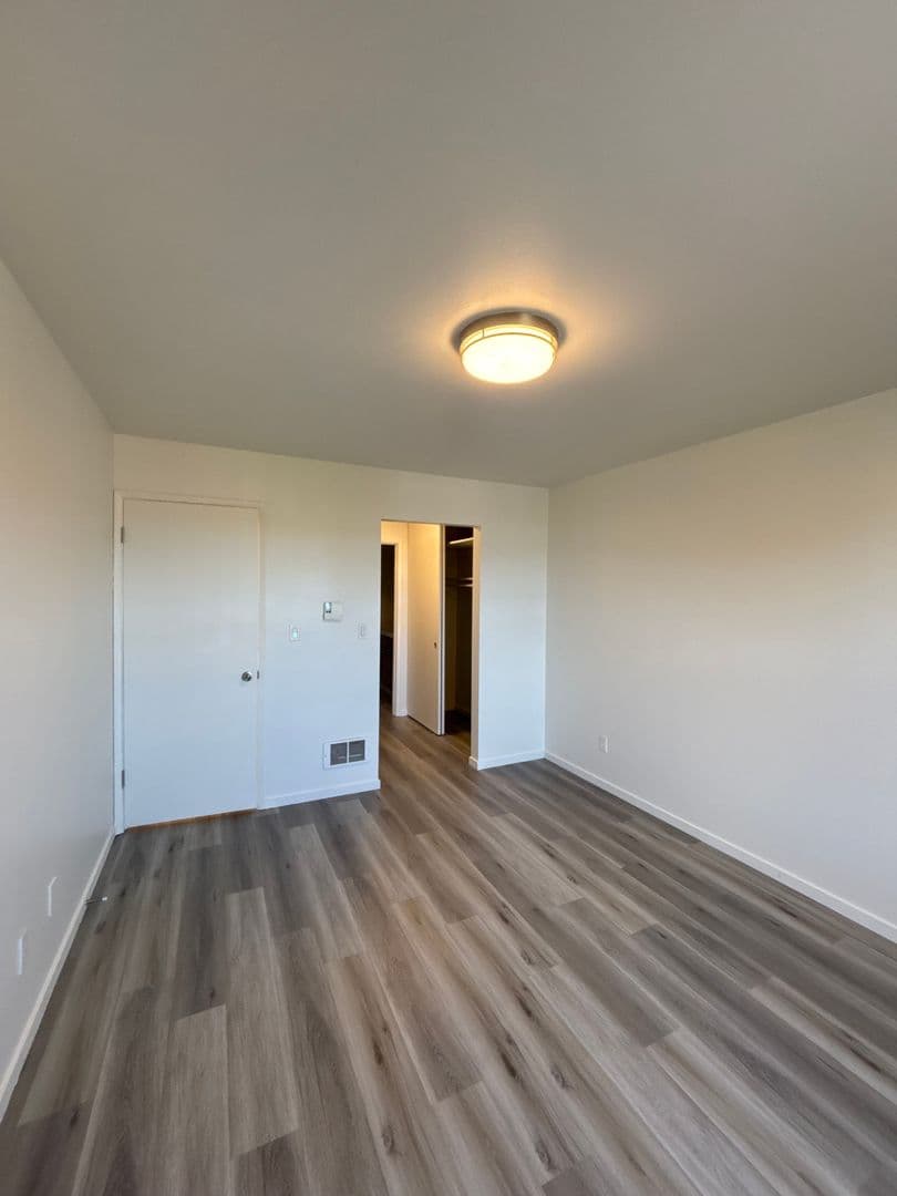 Seattle Apartment: 3520 28th Ave W