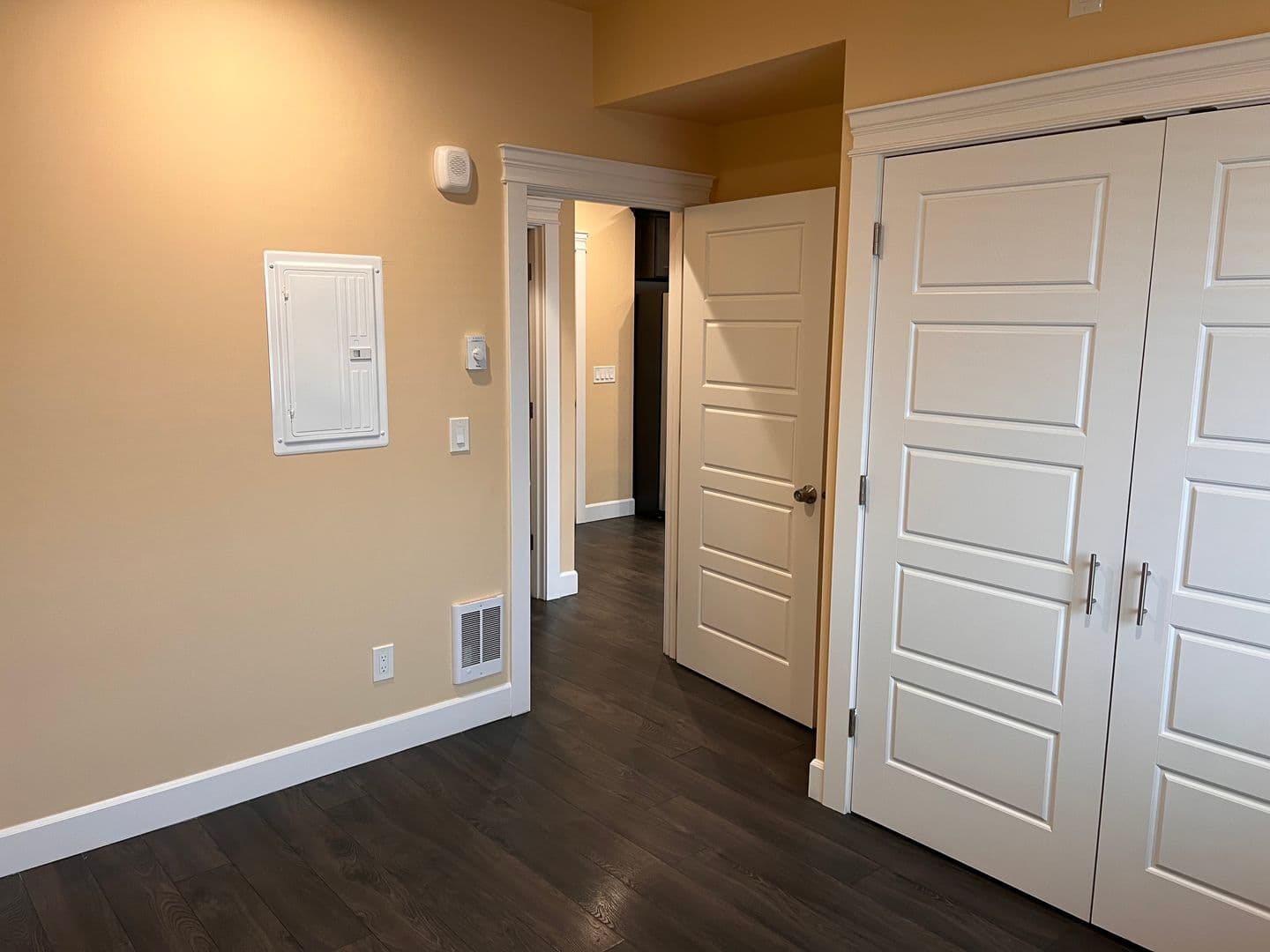 Burien Apartment: 12614 Ambaum Blvd SW