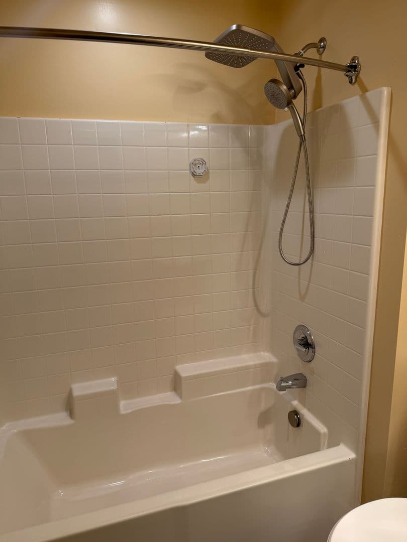 Burien Apartment: 12614 Ambaum Blvd SW