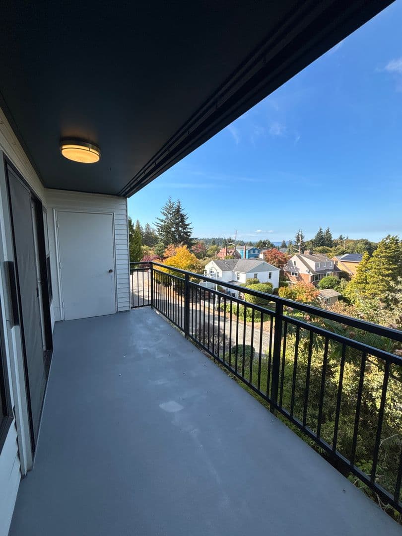 Seattle Apartment: 3520 28th Ave W