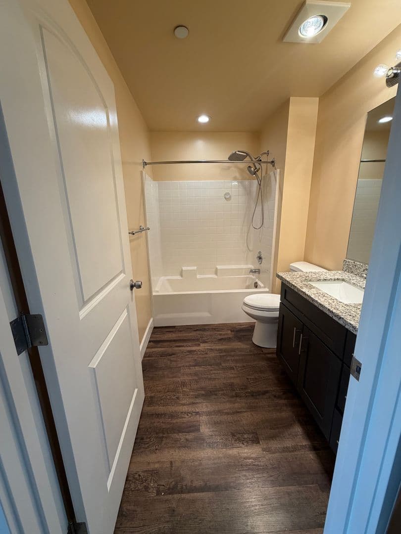 Burien Apartment: 12614 Ambaum Blvd SW