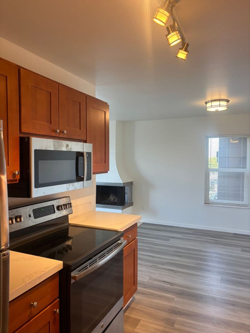 Seattle Apartment: 3520 28th Ave W