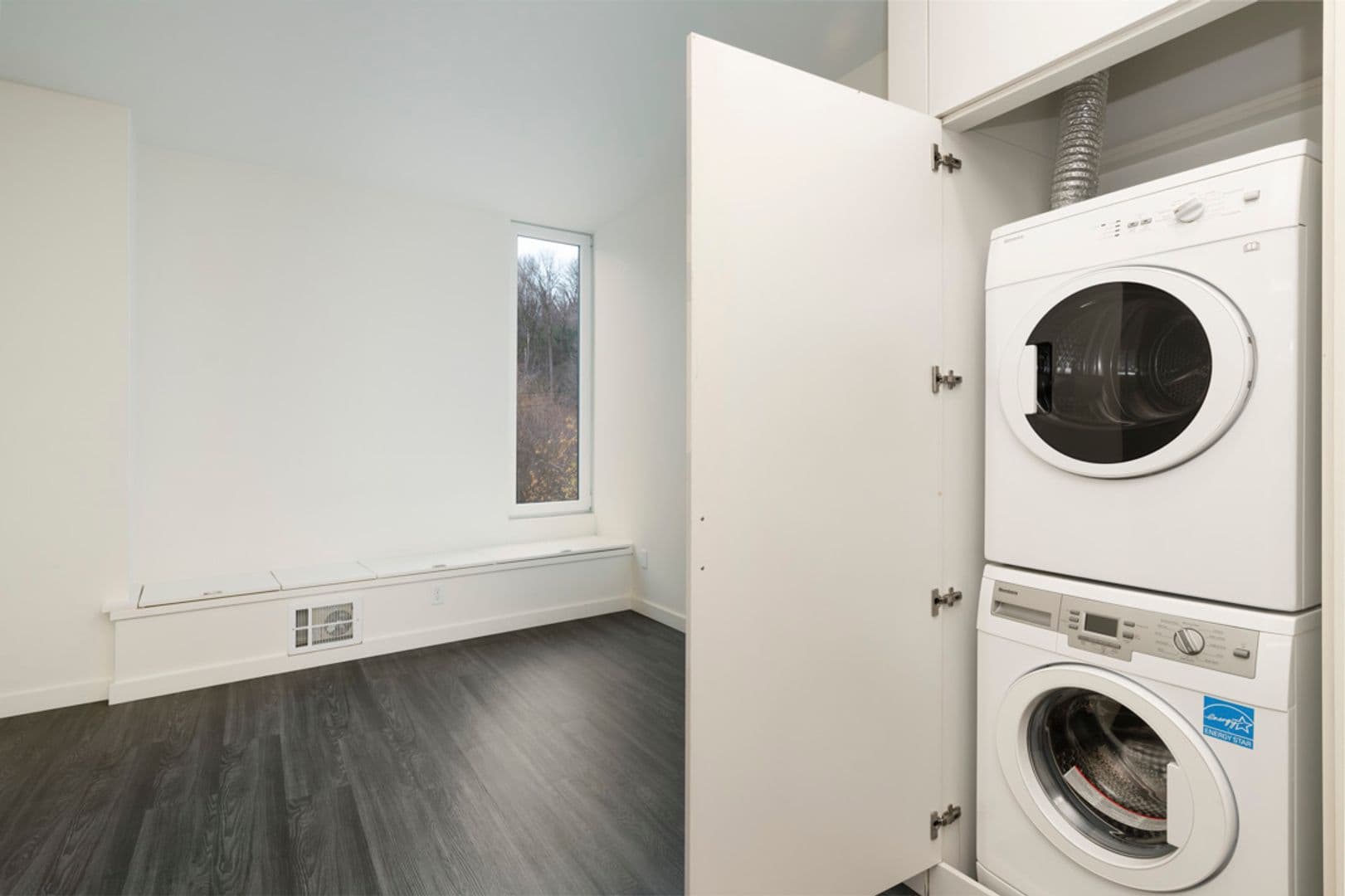 Seattle Apartment: 1622 Aurora Ave N
