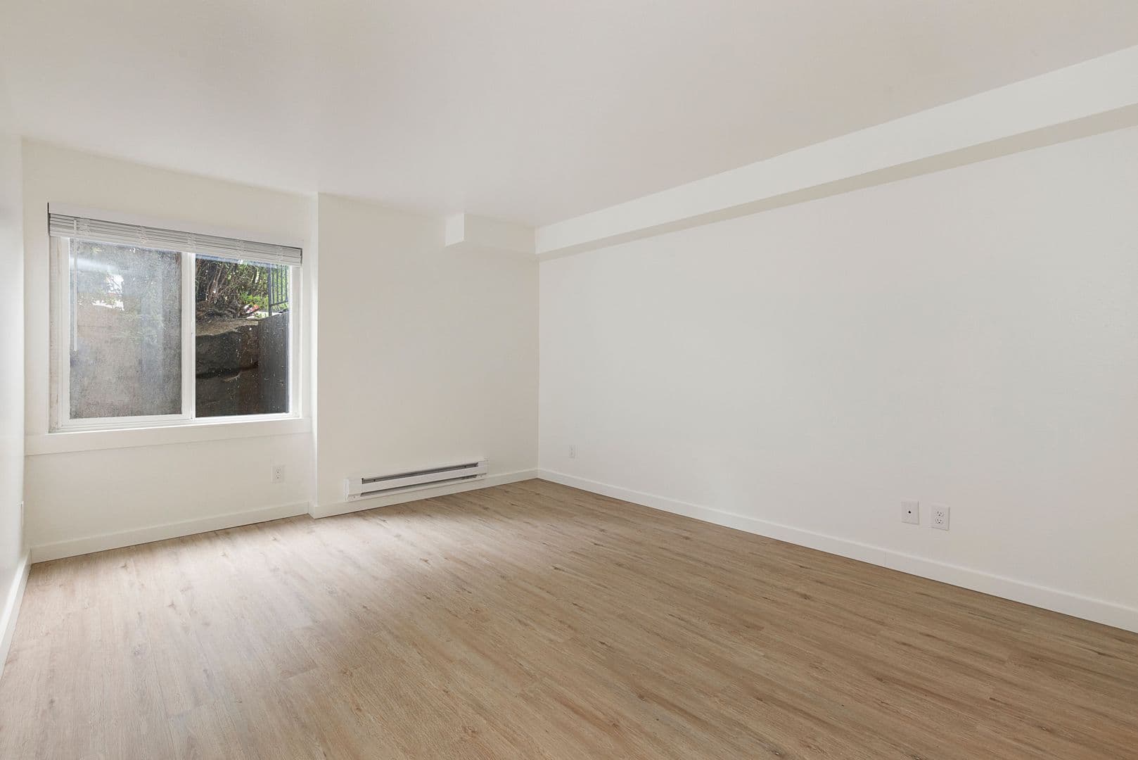 Seattle Apartment: 3520 28th Ave W