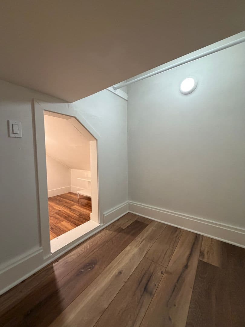 Seattle Apartment: 411 Bellevue Ave E