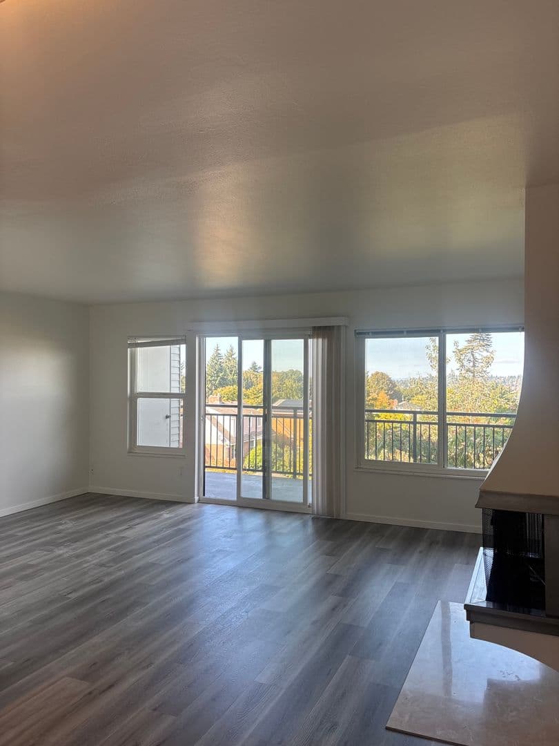 Seattle Apartment: 3520 28th Ave W