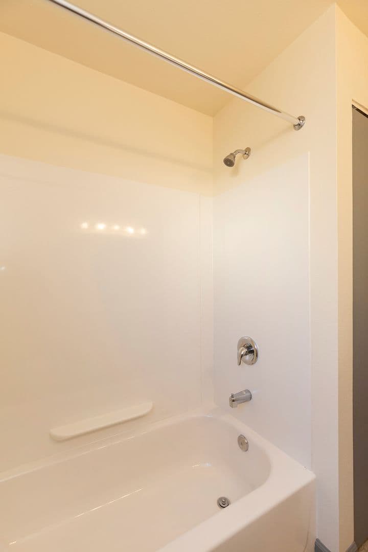 Seattle Apartment: 6549 California Ave SW