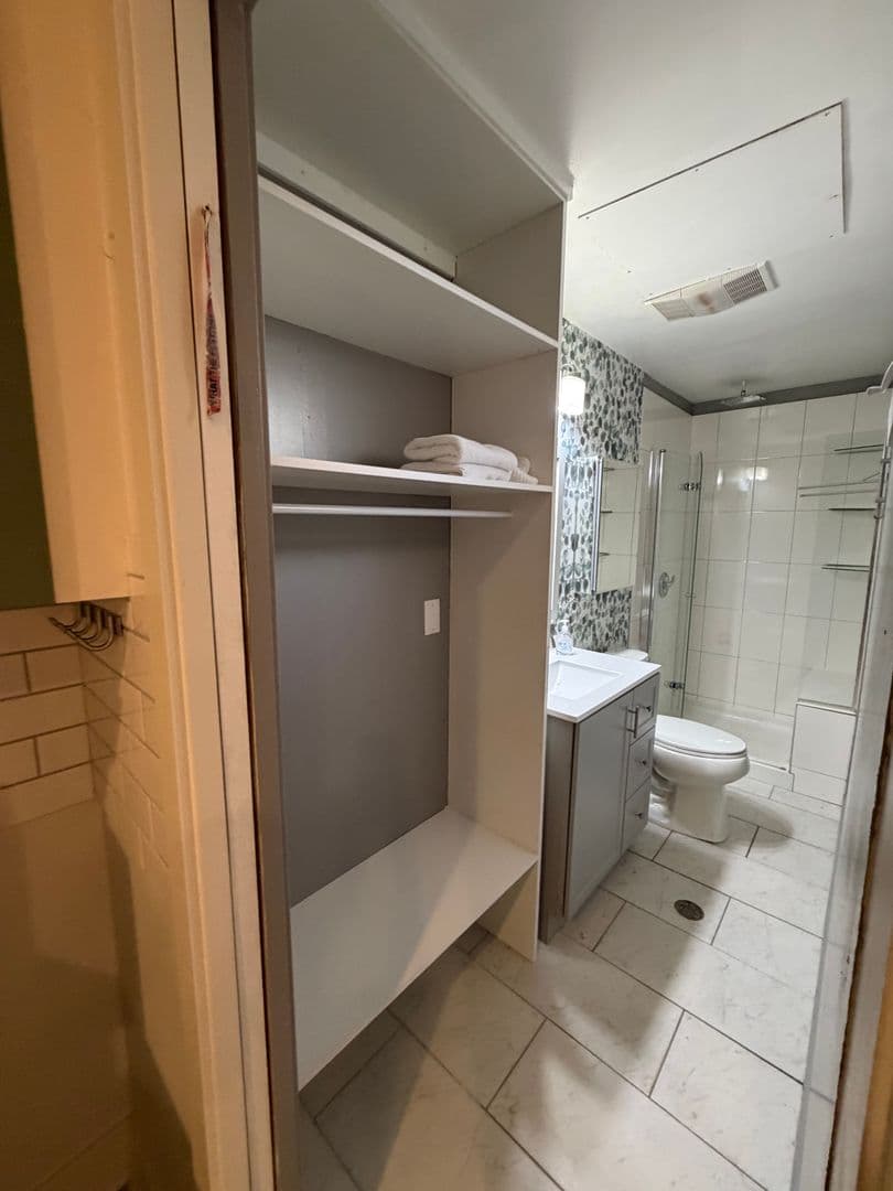 Seattle Apartment: 411 Bellevue Ave E