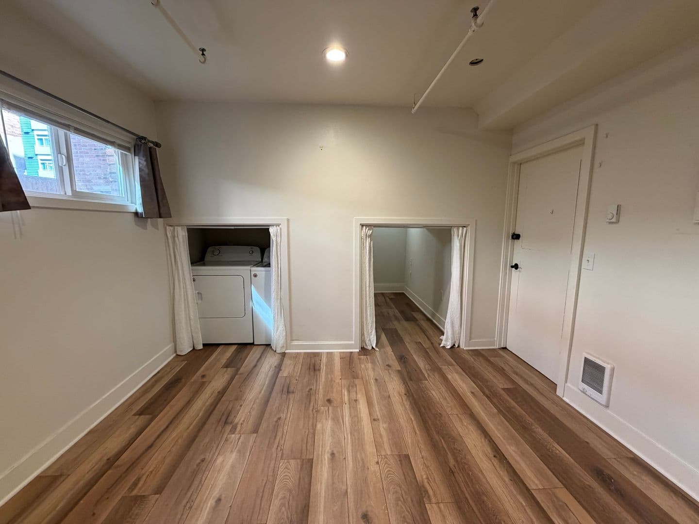 Seattle Apartment: 411 Bellevue Ave E