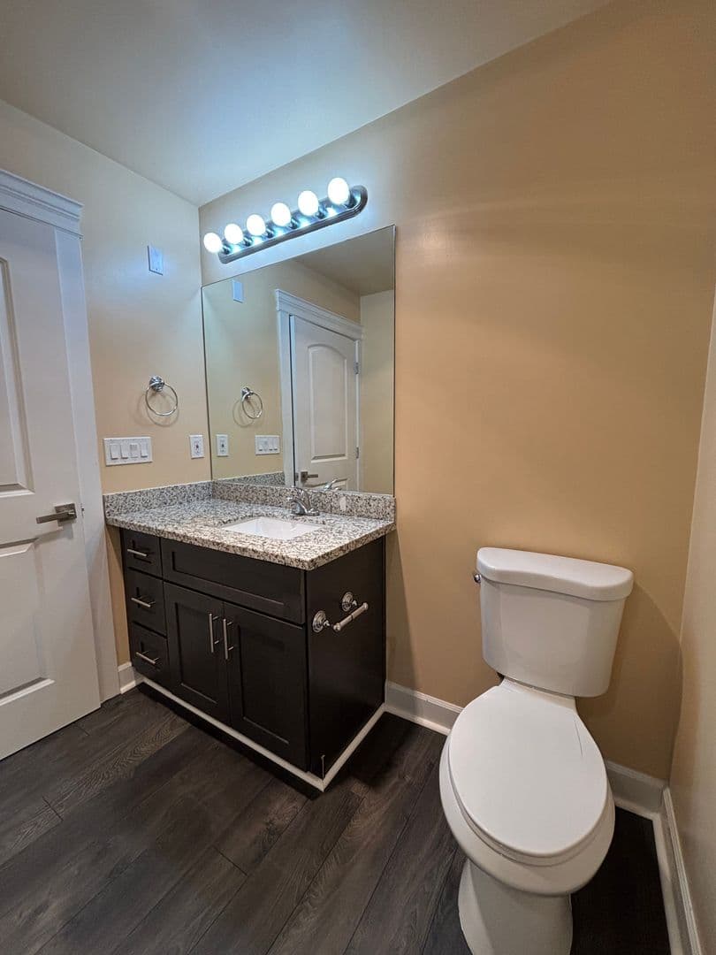 Burien Apartment: 12614 Ambaum Blvd SW