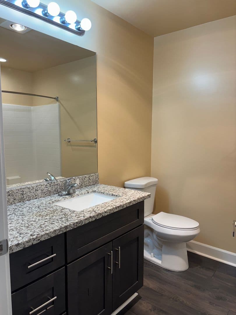 Burien Apartment: 12614 Ambaum Blvd SW