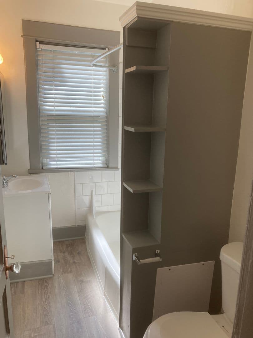 Seattle Apartment: 104 21st Ave