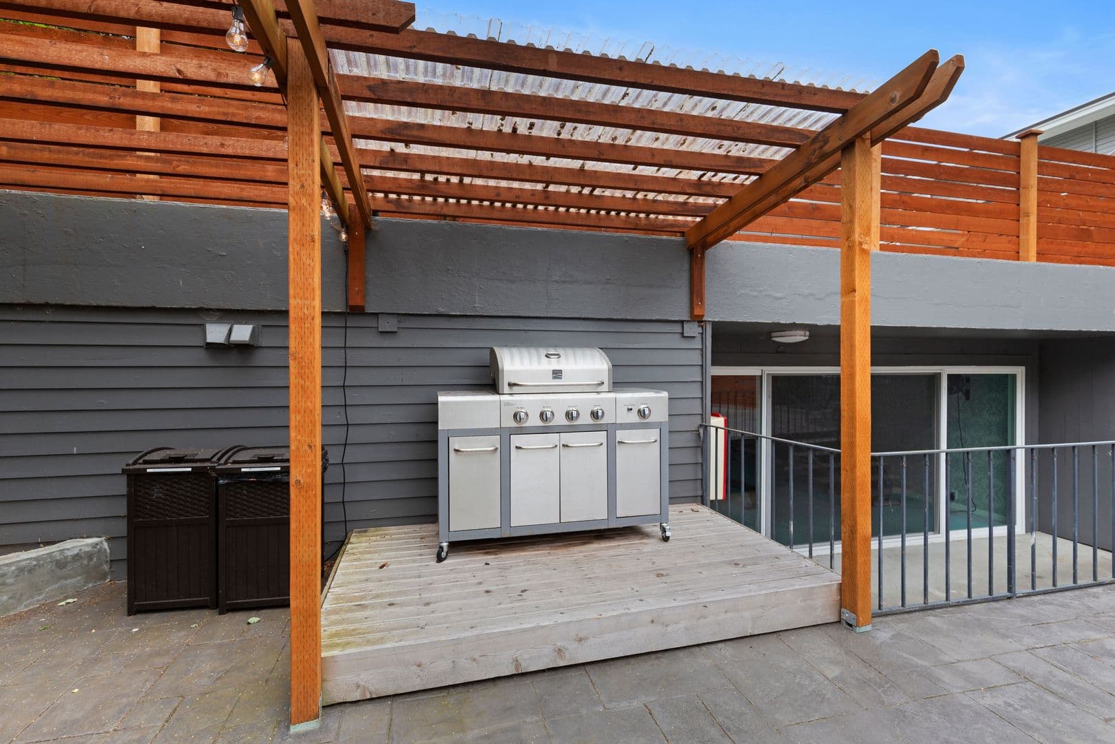 Seattle Apartment: 3520 28th Ave W