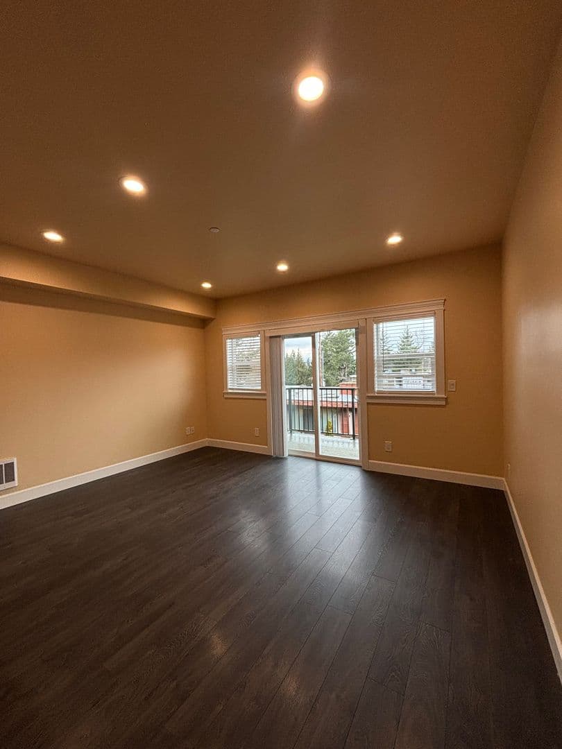 Burien Apartment: 12614 Ambaum Blvd SW