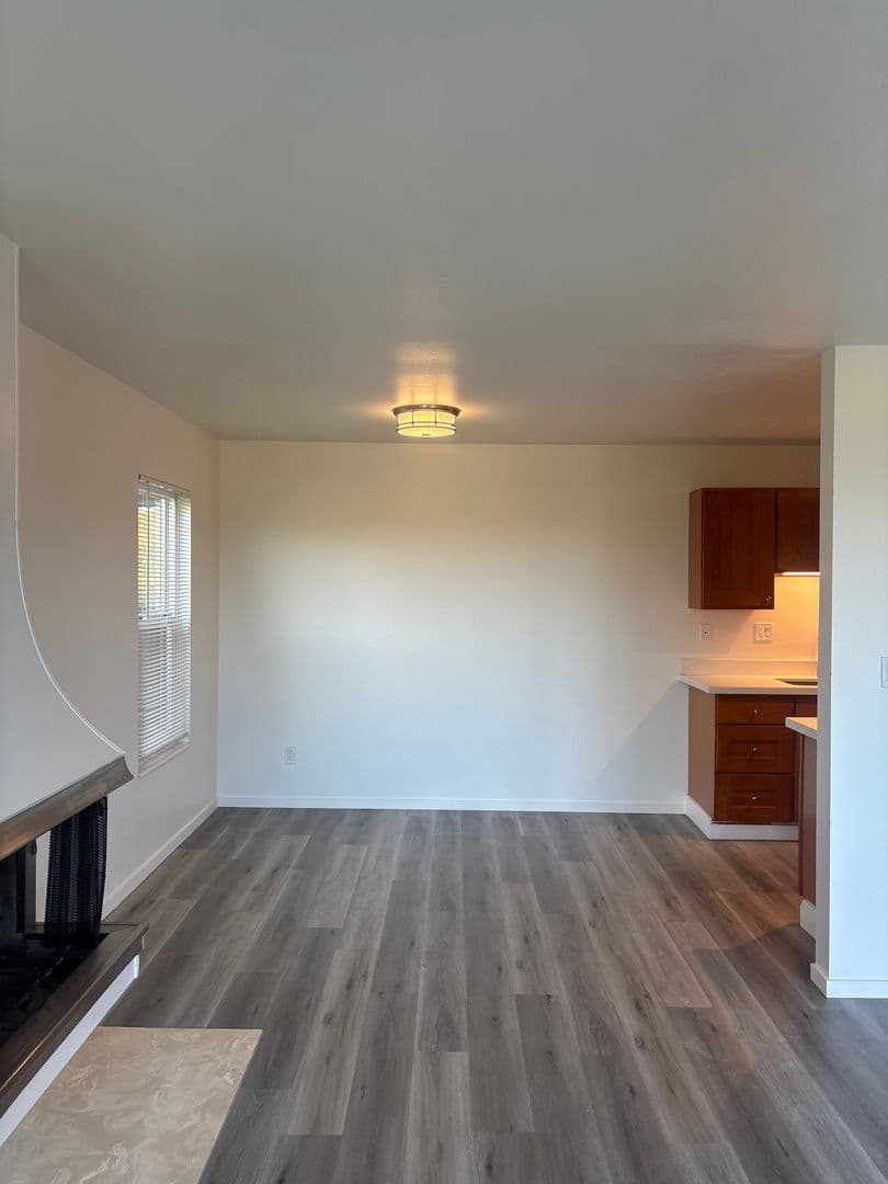 Seattle Apartment: 3520 28th Ave W