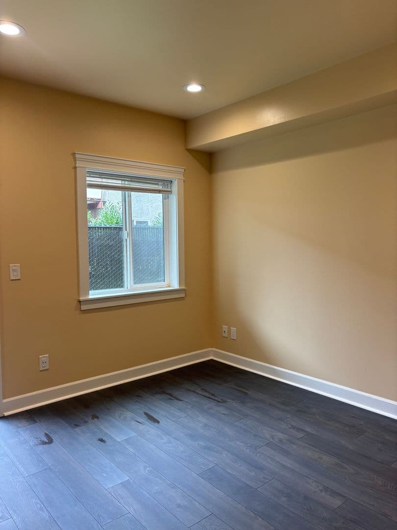 Burien Apartment: 12614 Ambaum Blvd SW