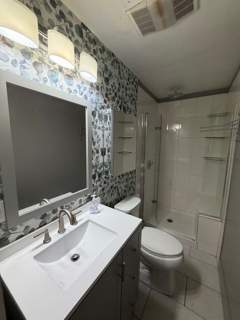 Seattle Apartment: 411 Bellevue Ave E