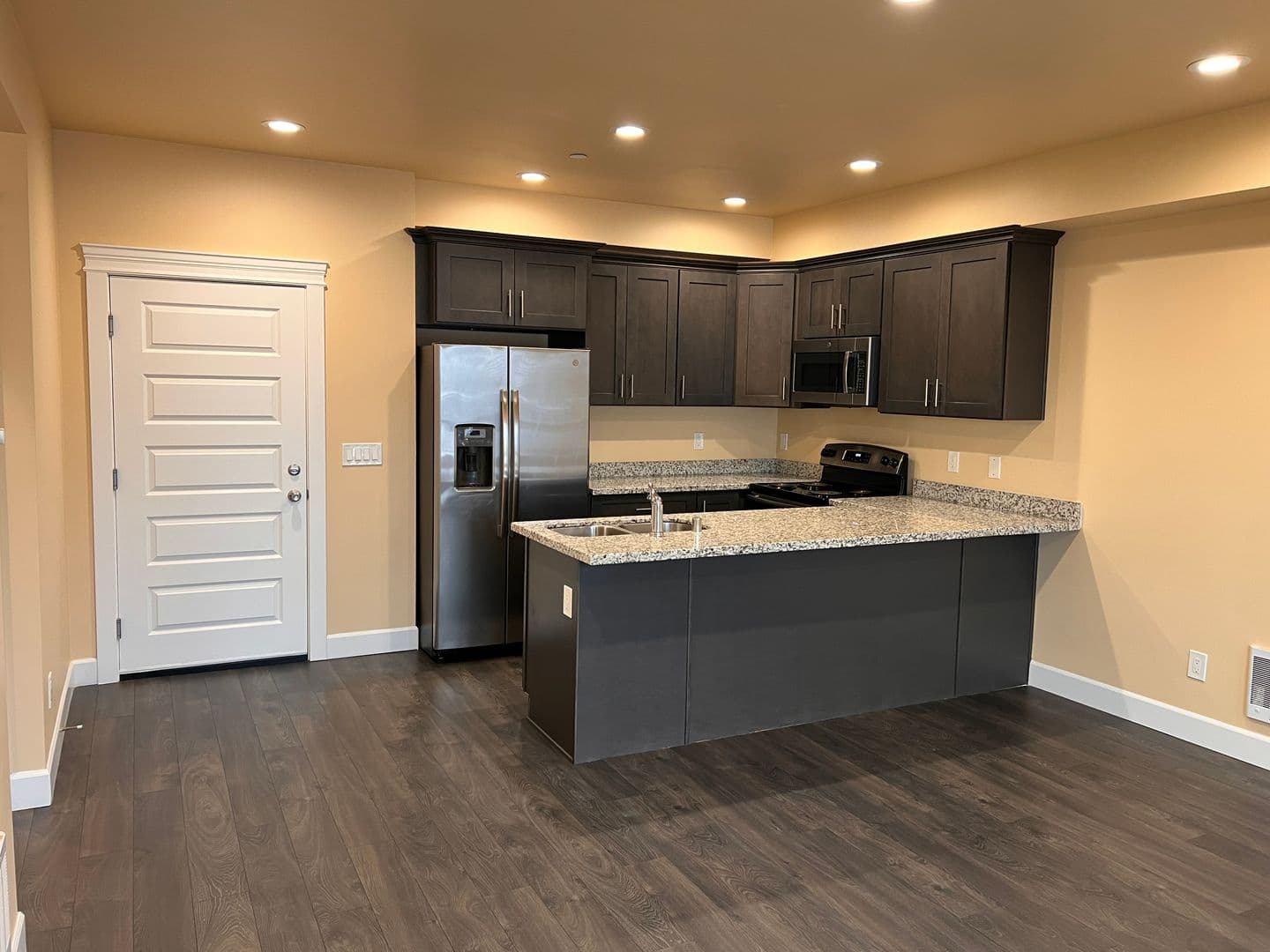 Burien Apartment: 12614 Ambaum Blvd SW