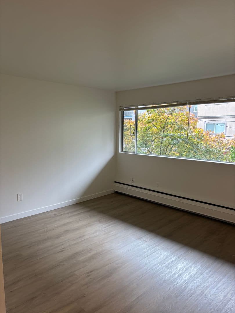 Seattle Apartment: 433 Bellevue Ave E