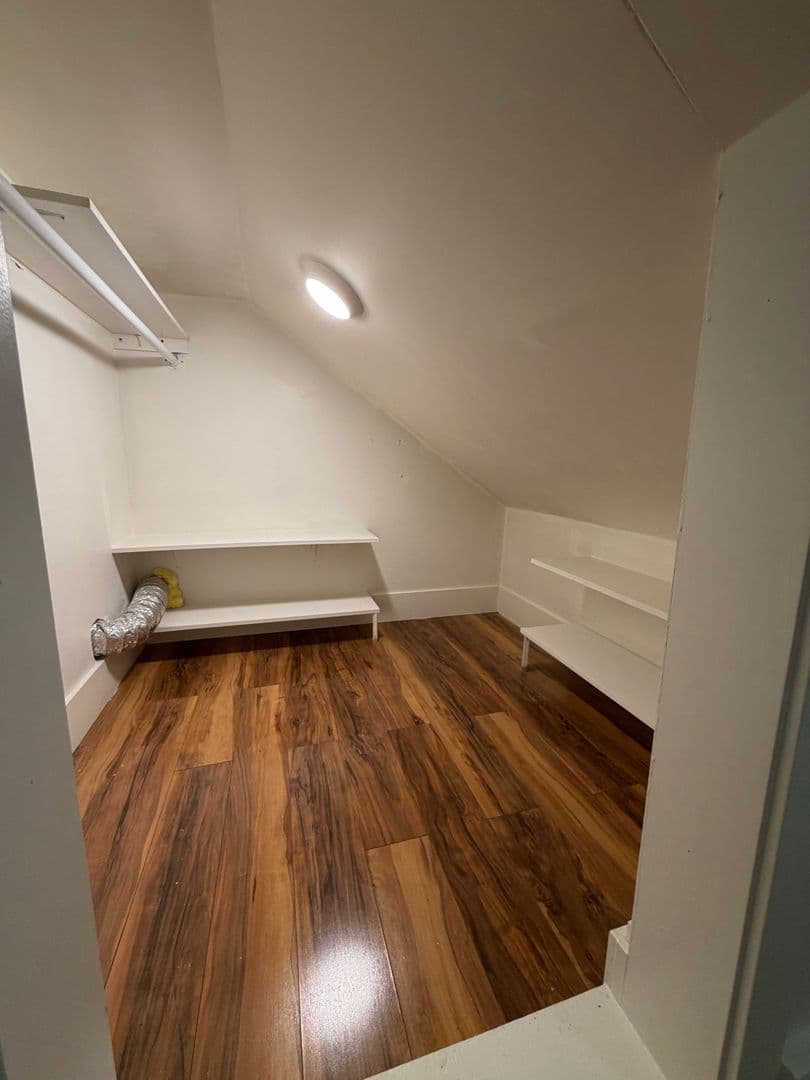 Seattle Apartment: 411 Bellevue Ave E