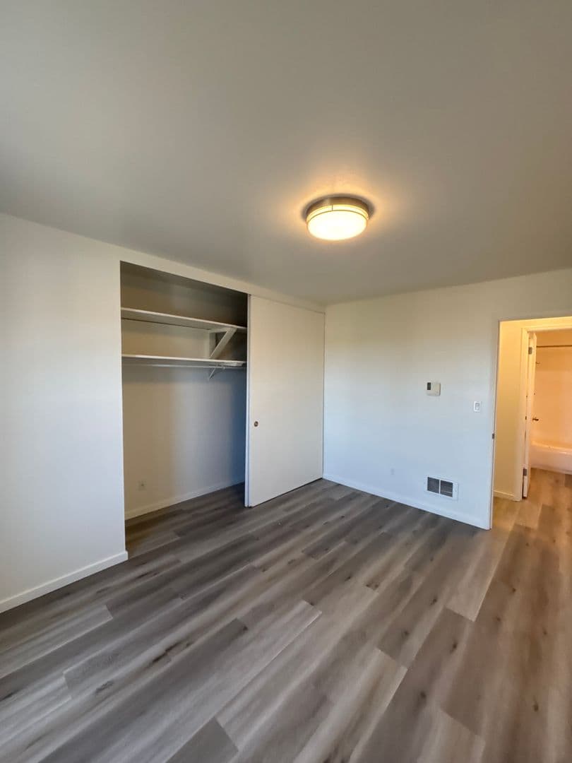 Seattle Apartment: 3520 28th Ave W