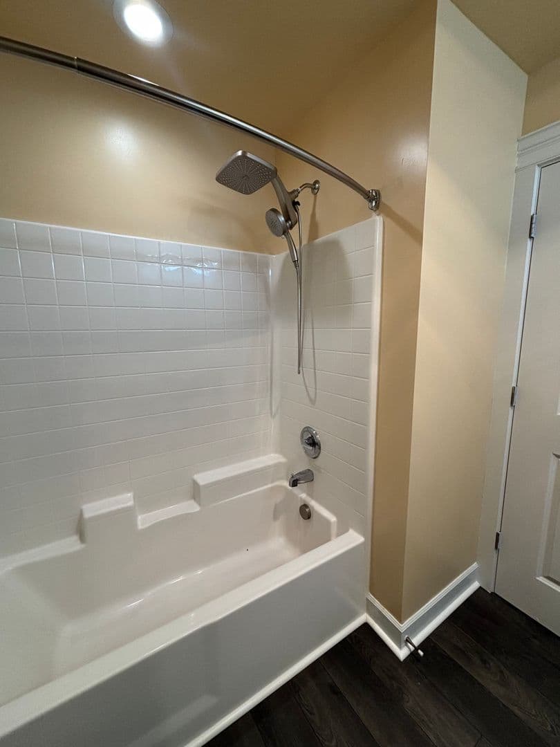 Burien Apartment: 12614 Ambaum Blvd SW