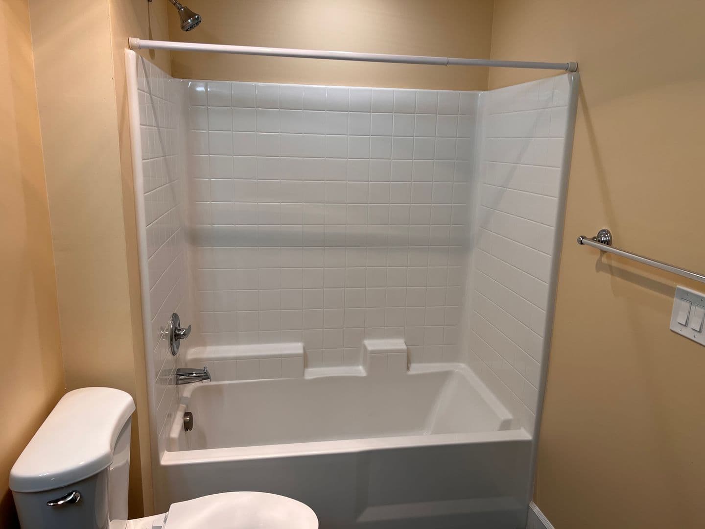 Burien Apartment: 12614 Ambaum Blvd SW