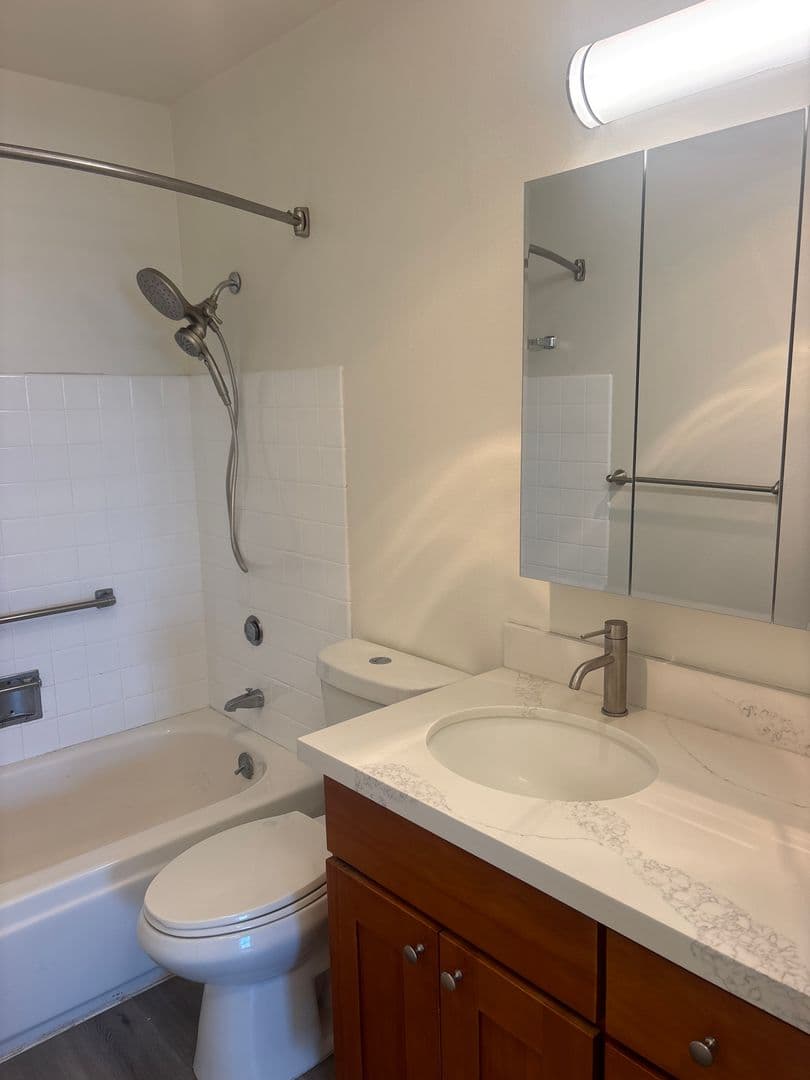 Seattle Apartment: 3520 28th Ave W