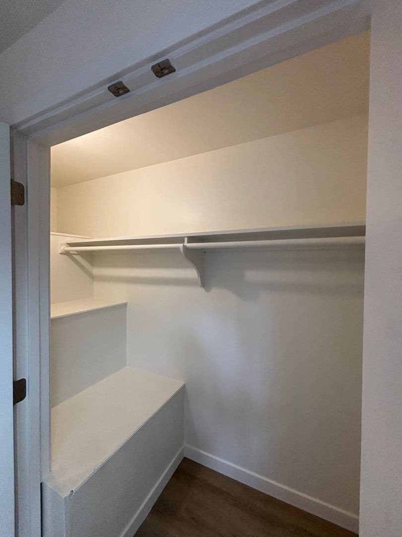Seattle Apartment: 433 Bellevue Ave E