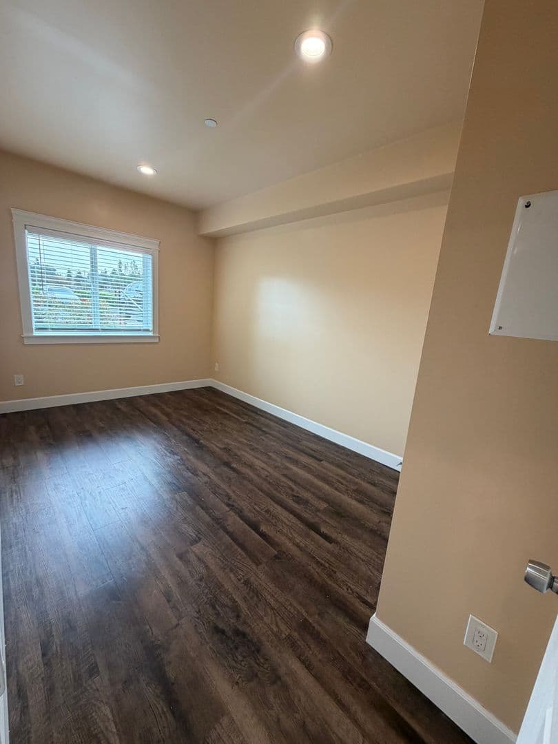 Burien Apartment: 12614 Ambaum Blvd SW