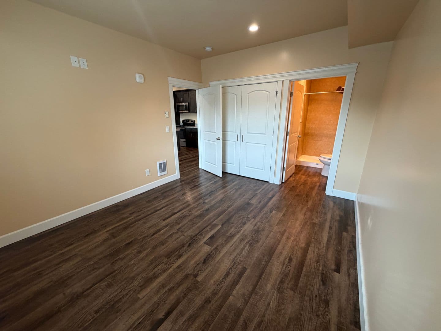 Burien Apartment: 12614 Ambaum Blvd SW