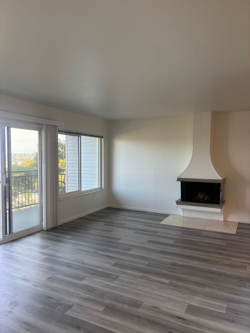 Seattle Apartment: 3520 28th Ave W