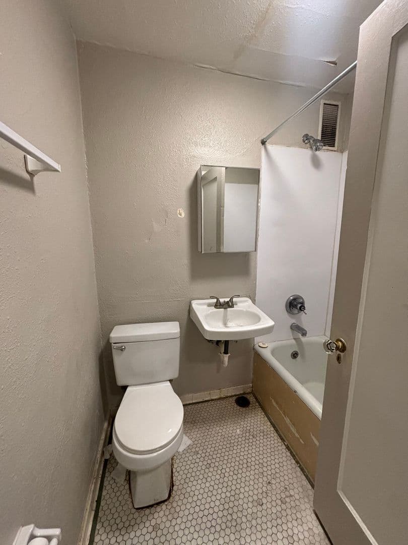 Seattle Apartment: 2230 4th Ave