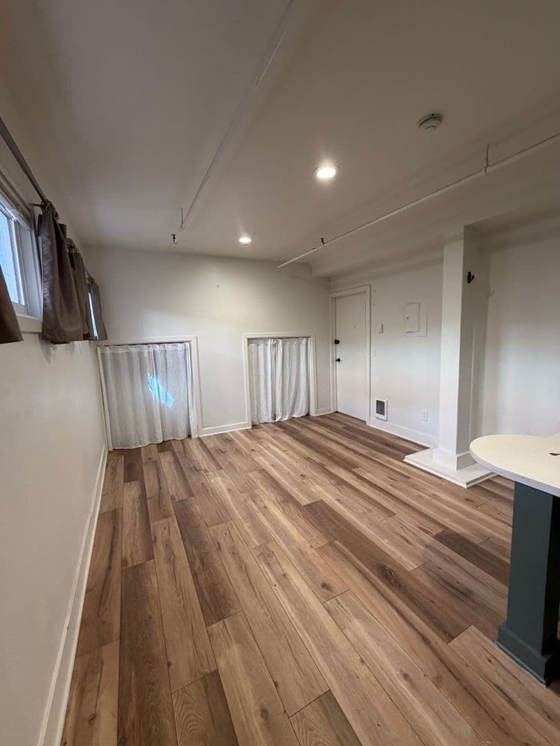 Seattle Apartment: 411 Bellevue Ave E