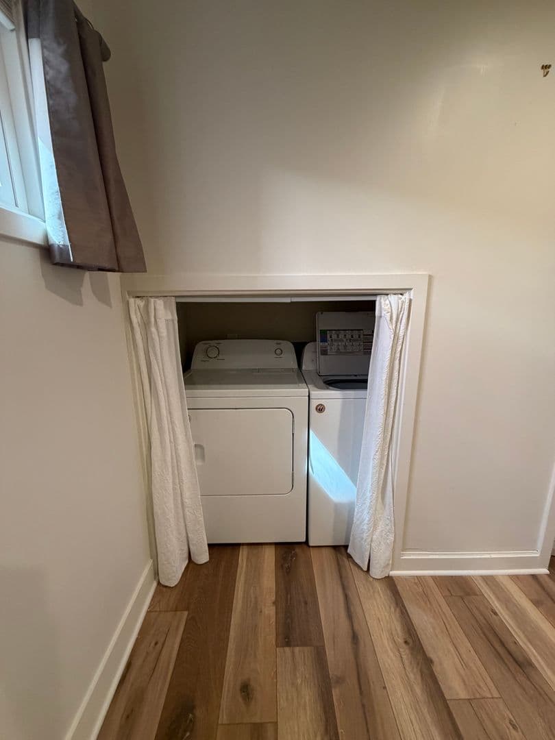 Seattle Apartment: 411 Bellevue Ave E