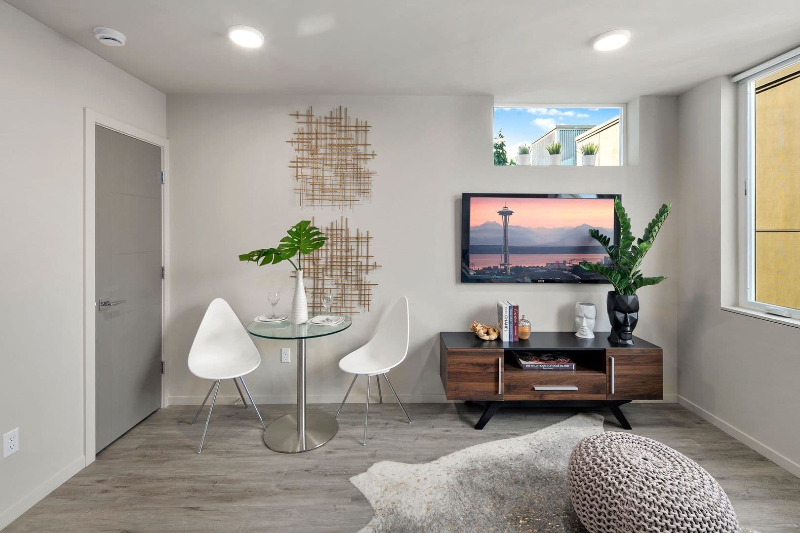 Seattle Apartment: 3084 SW Avalon Way