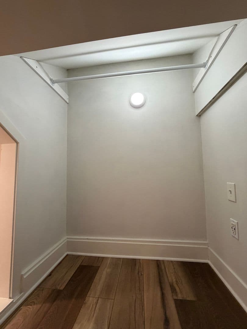 Seattle Apartment: 411 Bellevue Ave E