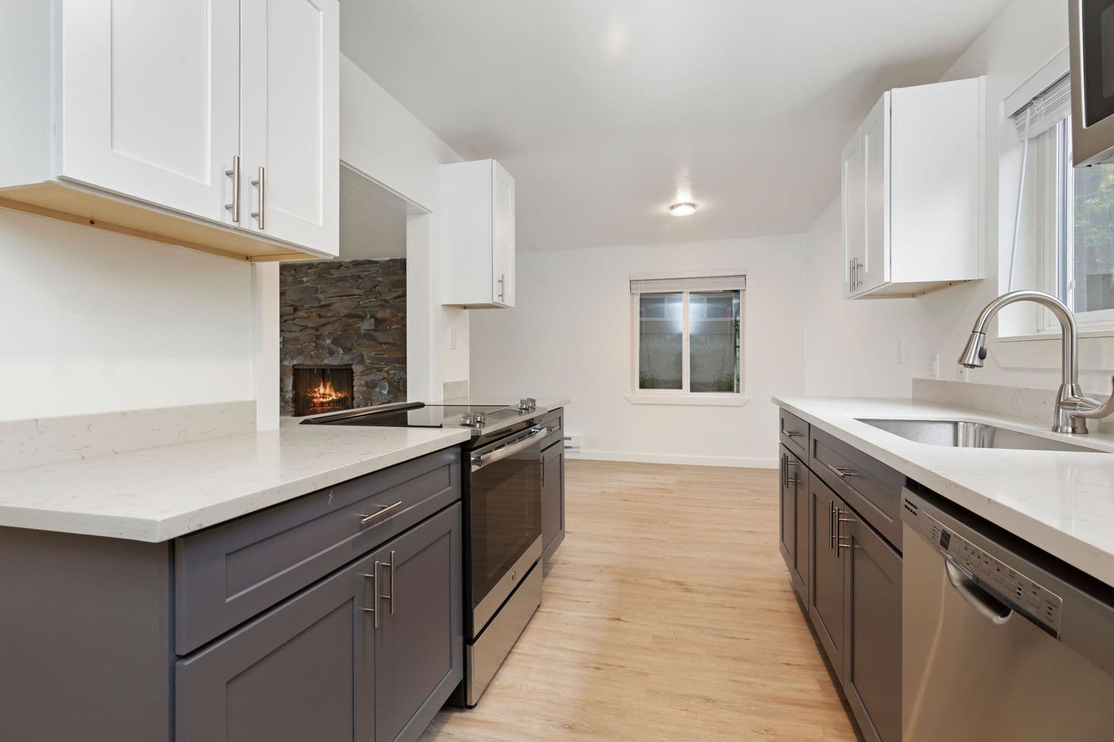 Seattle Apartment: 3520 28th Ave W