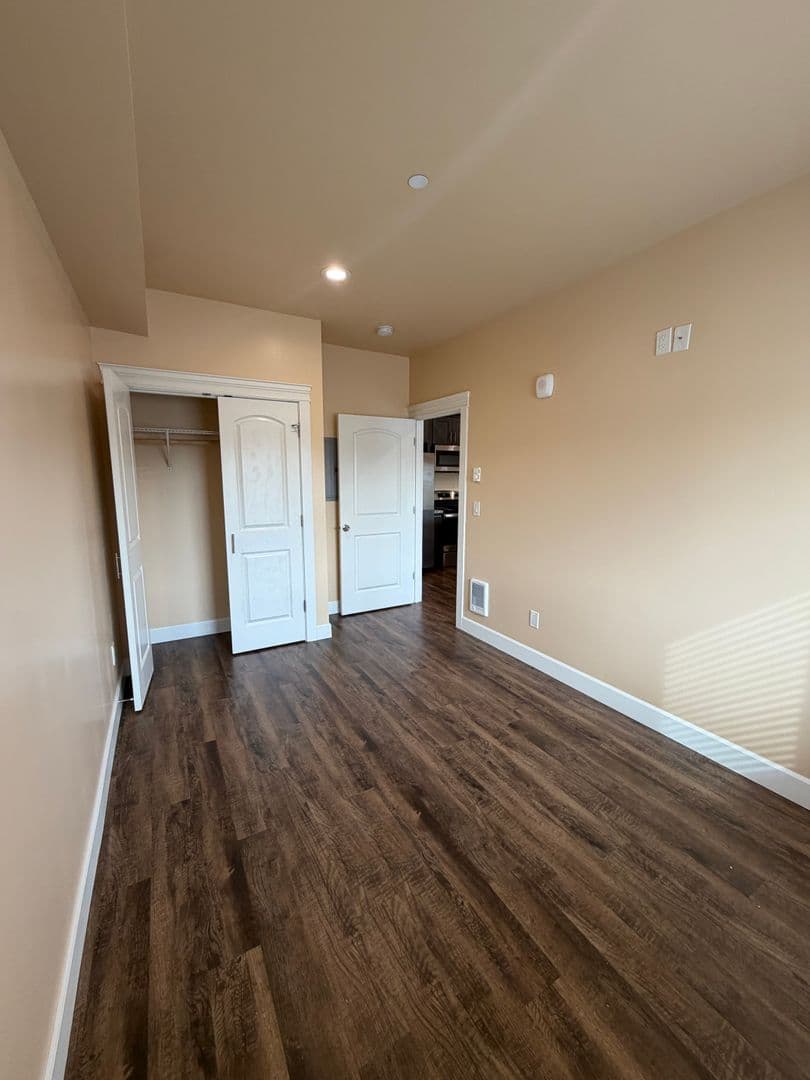 Burien Apartment: 12614 Ambaum Blvd SW