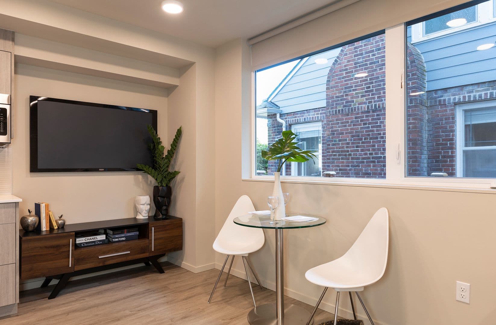 Seattle Apartment: 5952 California Ave SW