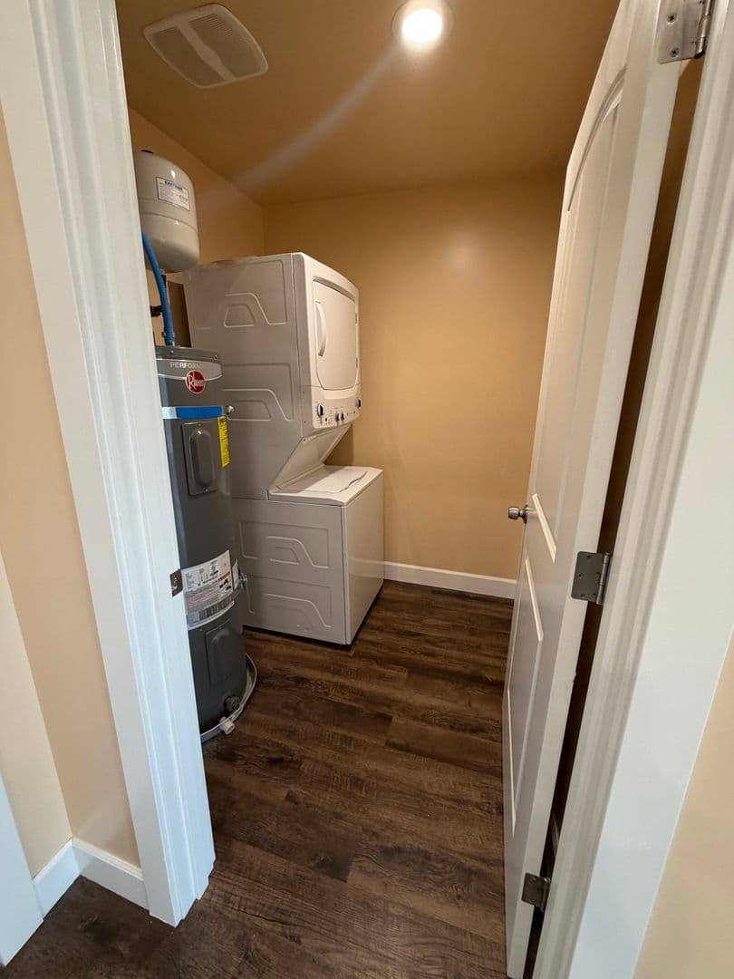 Burien Apartment: 12614 Ambaum Blvd SW