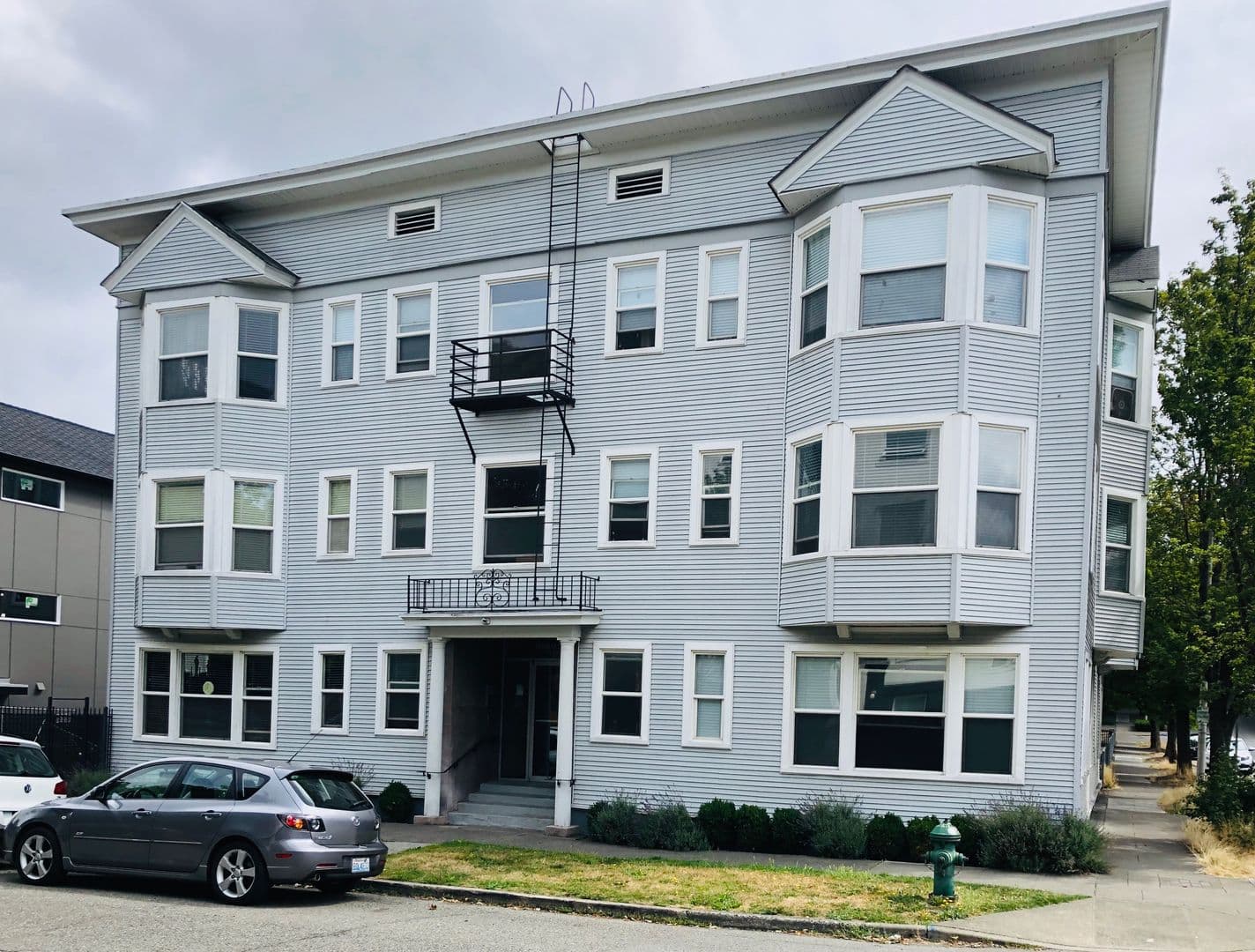 Seattle Apartment: 104 21st Ave