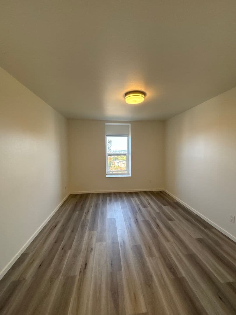 Seattle Apartment: 3520 28th Ave W