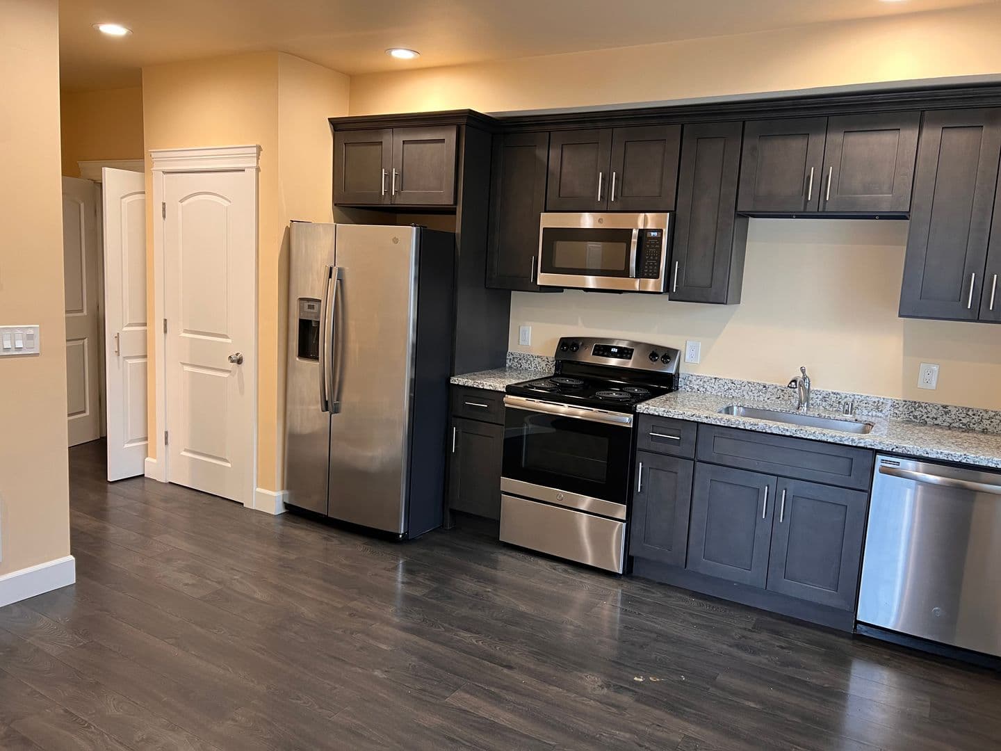 Burien Apartment: 12614 Ambaum Blvd SW