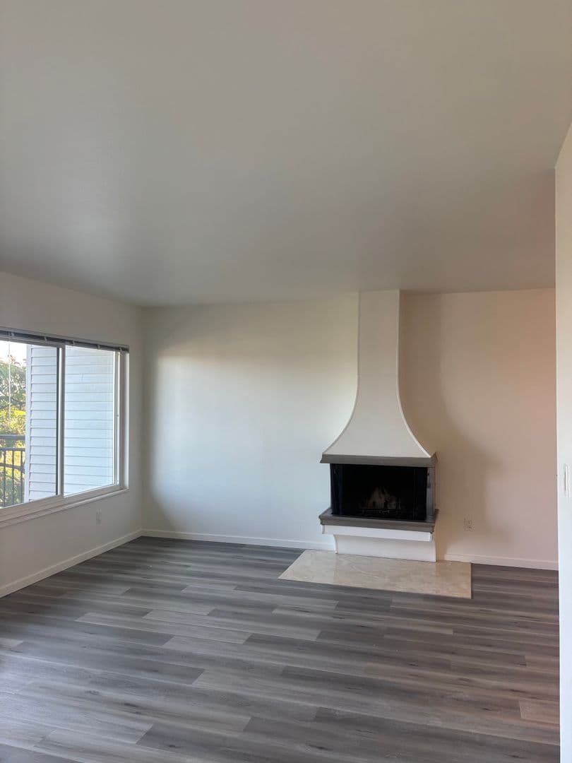 Seattle Apartment: 3520 28th Ave W