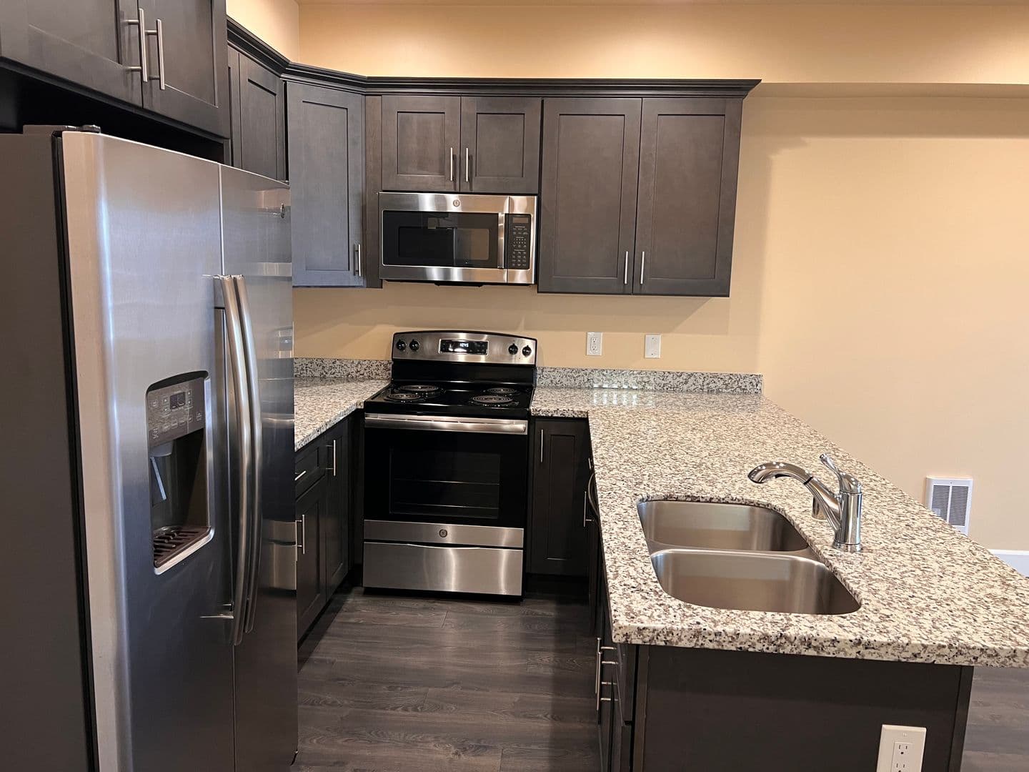 Burien Apartment: 12614 Ambaum Blvd SW