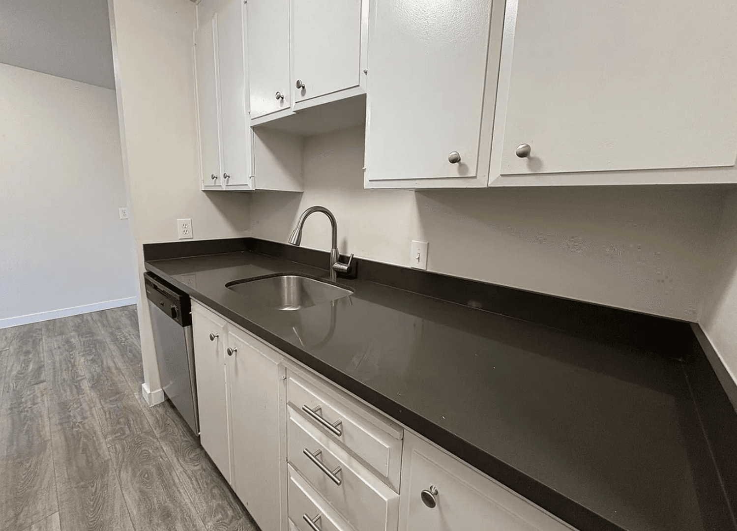 Seattle Apartment: 219 Harvard Ave E