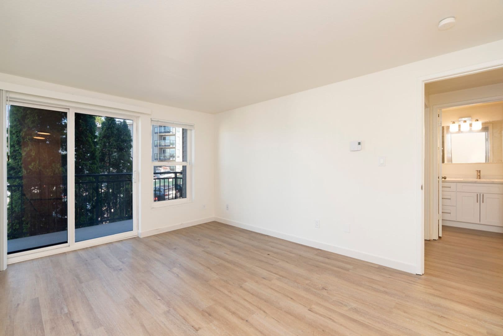 Seattle Apartment: 3520 28th Ave W