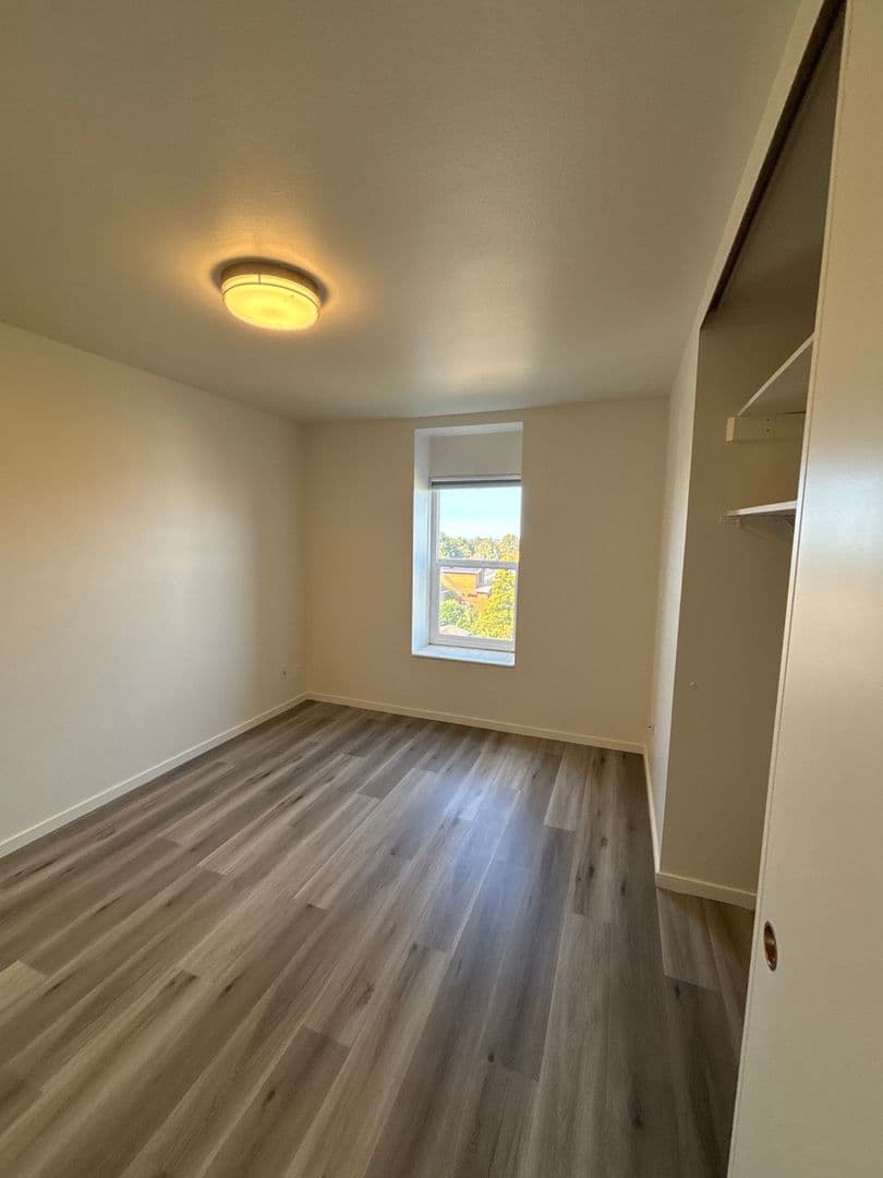 Seattle Apartment: 3520 28th Ave W