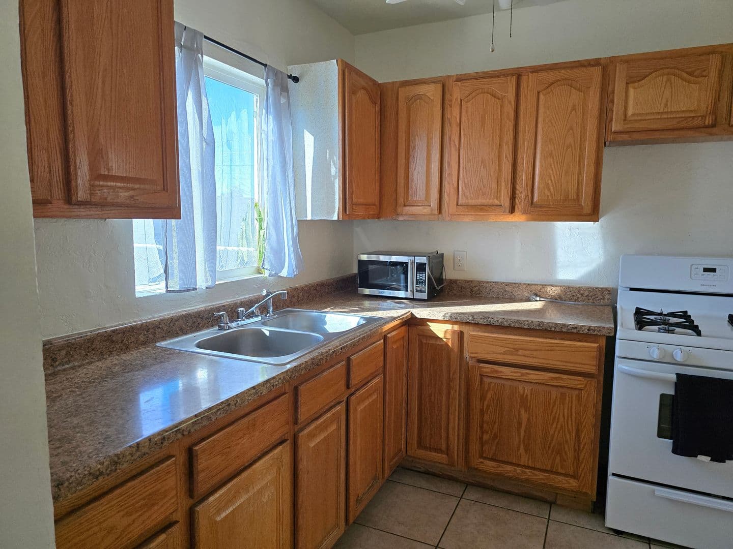 YUMA House: 1710 S 11TH AVE